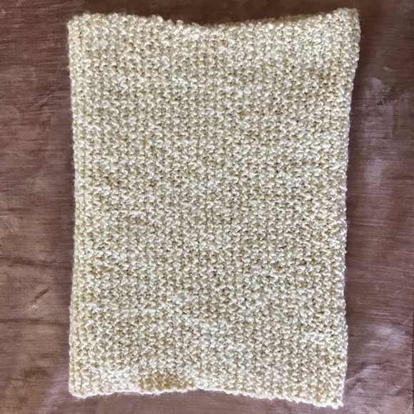 🌸 Knit Infinity Scarf - Picture 4 of 4